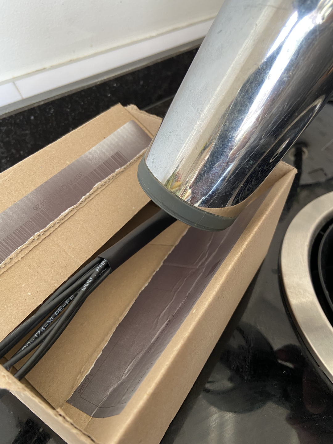 cable with shrink tube heatened by the Air dryer