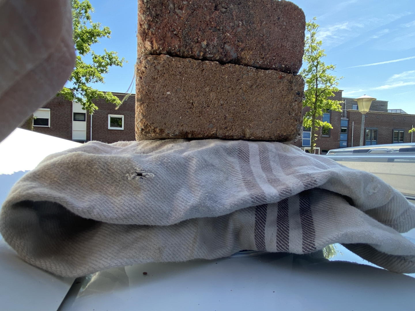 Antenna on the roof under pressure